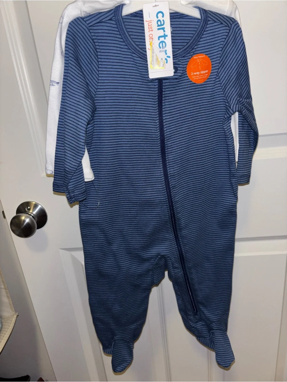 New 2PC Carters zip up sleeper size 6m